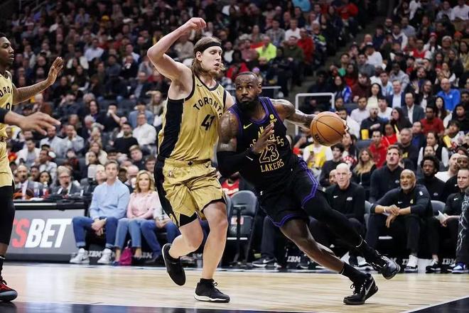 夺冠引发热议！，詹姆斯在加拿大队比赛中出色发挥比赛高潮迭起的简单介绍-九游游戏盒