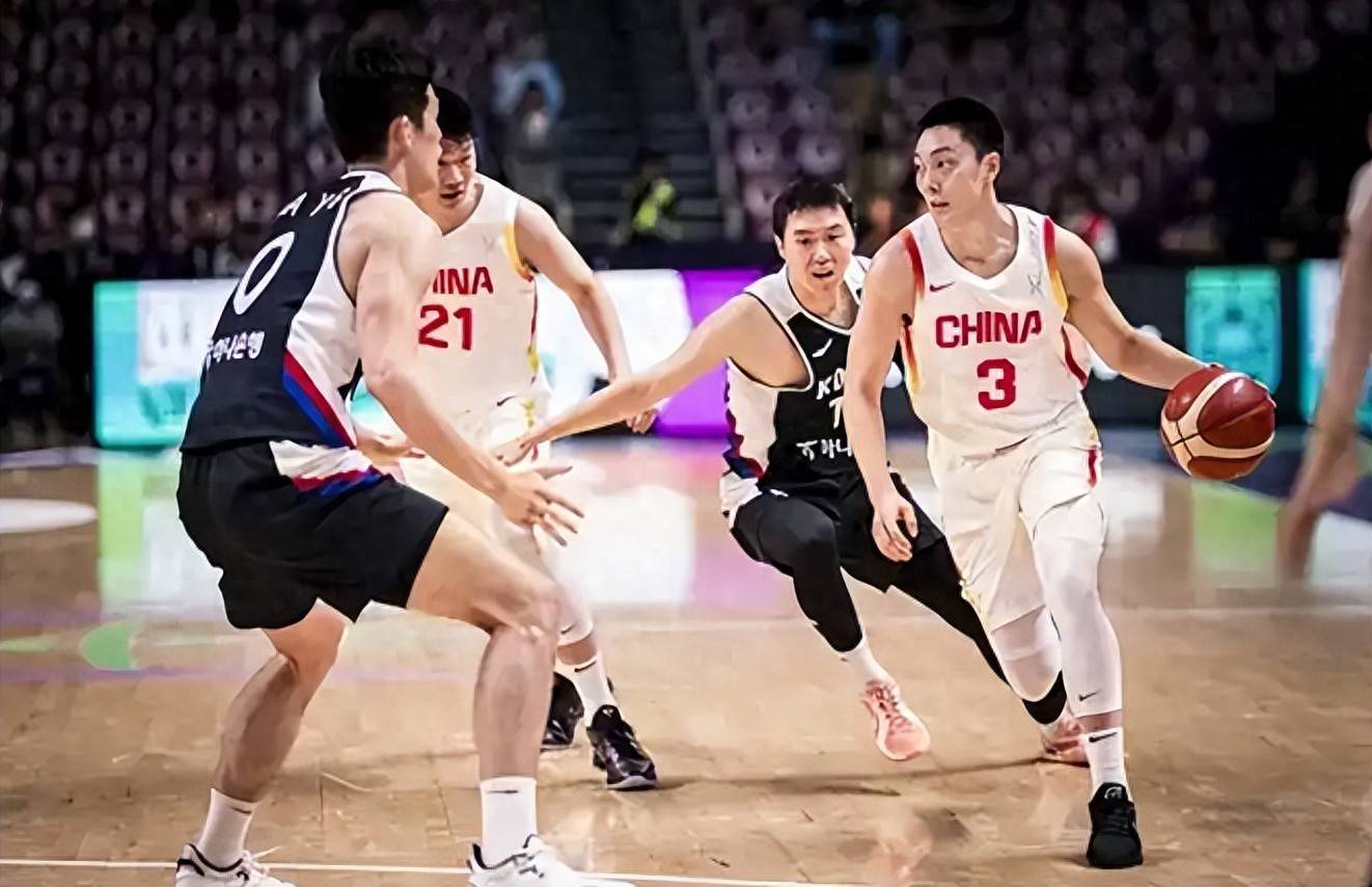 包含训练课后广东宏远调整名单以备欧冠，队长鼓劲环节打磨，细节曝光，数据层面出现新趋势的词条-九游游戏盒